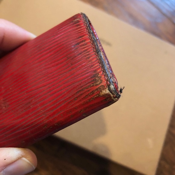 Authentic Louis Vuitton red Epi key ring wallet - Picture 3 of 9